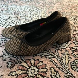 NWOB Elegant Brown Houndstooth Women's Shoes
